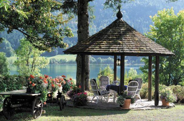 Seehotel Enzian Weissensee Extérieur photo